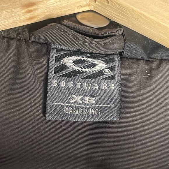 Oakley Women's Vintage Software Ski/ Snowboard Jacket - Picture 3 of 6